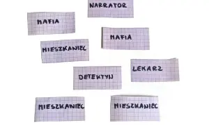Karty z rolami do gry mafia: Narrator, Mafia, Mieszkaniec, Detektyw, Lekarz. Kto wygra?