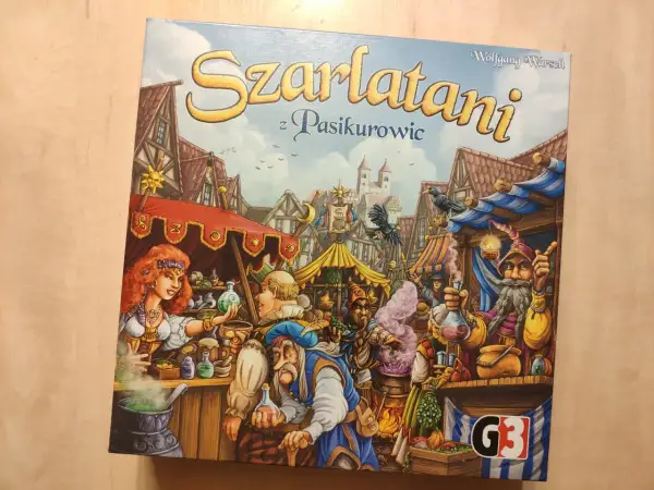 Szarlatani z Pasikurowic, gra planszowa, gdzie gracze wcielają się w alchemików tworzących magiczne mikstury.
