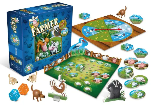 Pudełko gry Super Farmer Big Box, plansza z kołem losu, zagroda z żetonami zwierząt, kostki i figurki zwierząt.